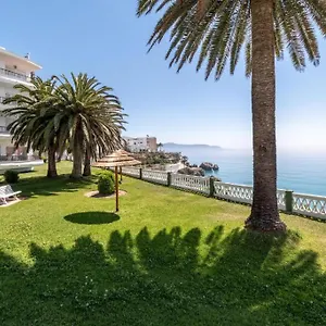 https://perfect-family-apartment-in-acapulco-playa-nerja.hotelsinnerja.org